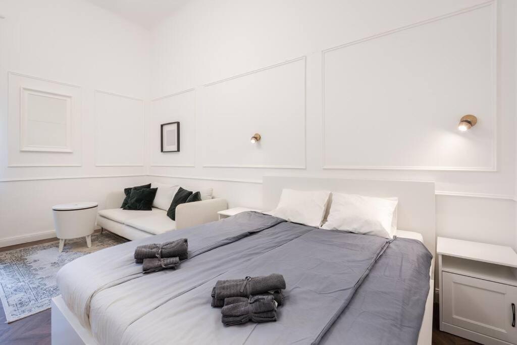 Stylish In The Center Apartment *